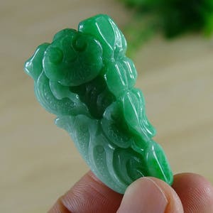 Certified Vivid Green Jade Pendant Hand-carved Cabage Type A Jadeite 生财 P-376-2