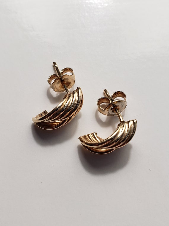14k Yellow Gold Stud Earrings Twist Ribbed Wave S… - image 4