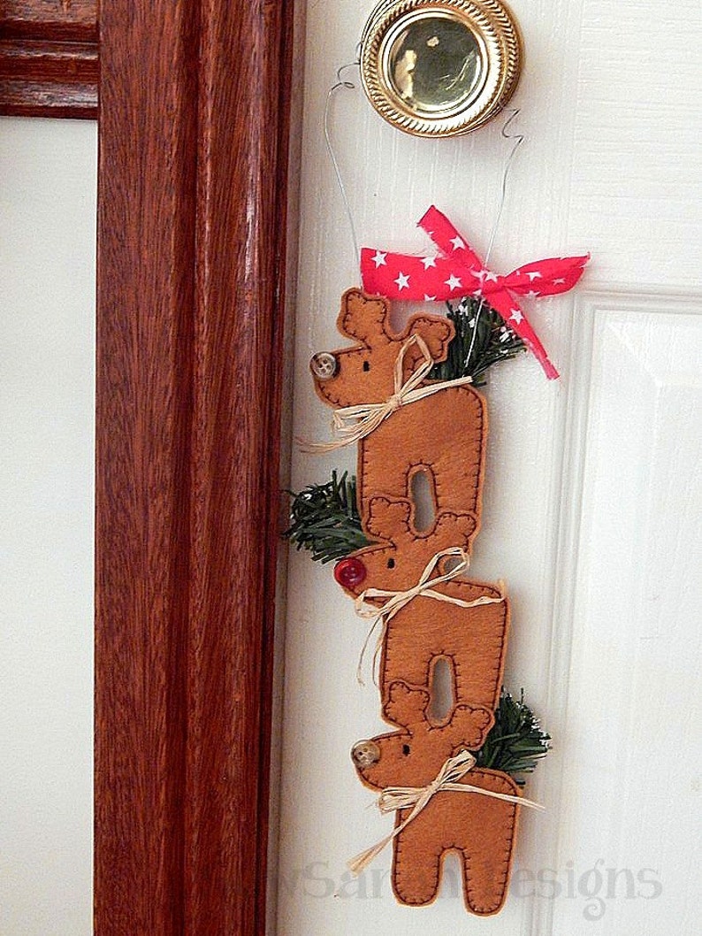 Machine jessecmault design ith reindeer christmas door hanger  etsy