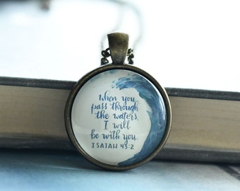 Christian Necklace Bible Verse ISAIAH 43:2  Keycahin,Sea Wave Keyring,Encouragement Jewelry, Photo Glass Pendant Collar Necklace -(NK1973N2)