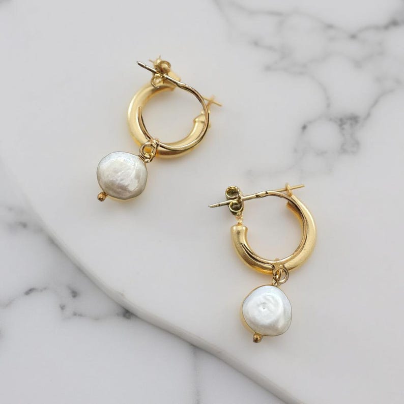 Mini hoop earrings in fine gold-plated brass, adorned with a mother-of-pearl stone image 1