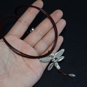 Dikke zilveren gevulde Dragonfly hanger ketting voor vrouwen-korte lederen ketting vrouwen-vintage Dragonfly ketting-uno de 50 stijl ketting