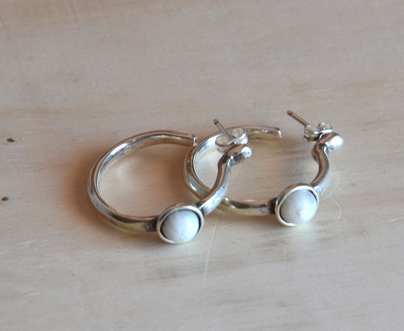 Thick silver plated zamak earrings, vintage earrings,circle decorative earrings,violet/ blue resin earrings, pierced circle earrings zdjęcie 6