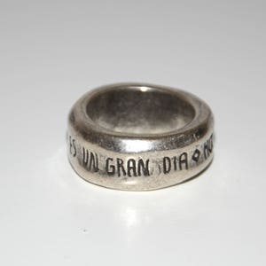 Silvering vintage ring, with writing hoy es un gran dia, vale la pena ser feliz, todo lo que necesitas es amor, good quality zdjęcie 2