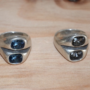 Verzilverde vintage zamakring, met donkerblauw Sworovski-kristal, speciaal ontwerp en zeer goede kwaliteit