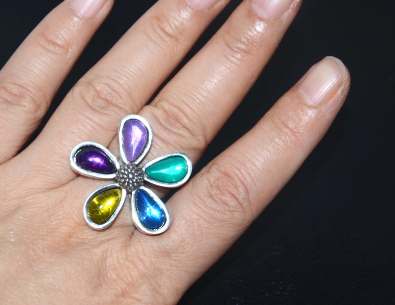 Silvering vintage ring, colourful crystal ring, five leaves flower ring, otro accesorio ring, special design and very good quality zdjęcie 7