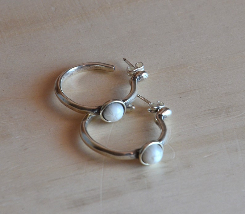Thick silver plated zamak earrings, vintage earrings,circle decorative earrings,violet/ blue resin earrings, pierced circle earrings zdjęcie 8