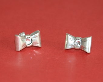 Thick silvering Zamak earrings-bowknot shape pierced earrings-cute earrings-stylish earrings-clear Swarovski earrings-uno de 50 style