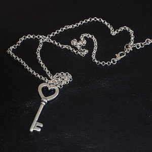 Collar de cadena corta o mediana-collar con colgante de llave bañado en plata gruesa -collar toro accesorio-