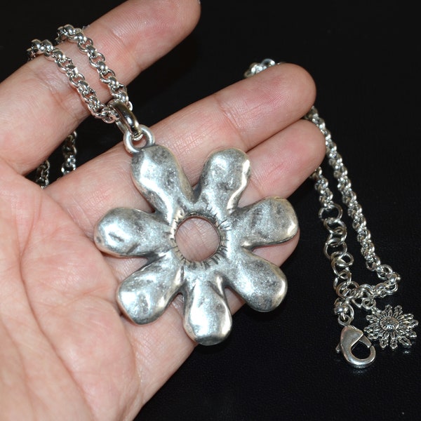 Thick silver plated chain necklace-flower pendant necklace-stylish unique necklace-big flower pendant- otro accesorio