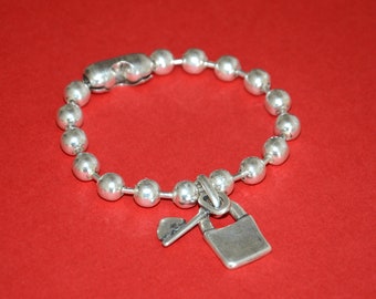 Versilbertes Bead Charm Armband mit Schloss und Schlüssel