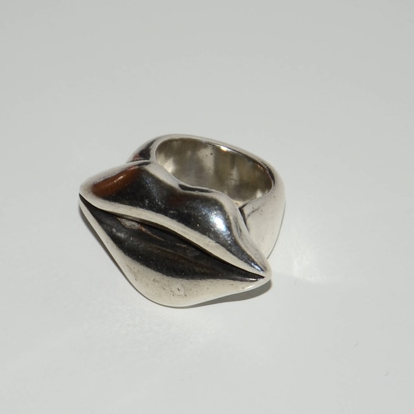 Thick silver plated zamak ring, silvering vintage ring,lip ring, special design and good quality.