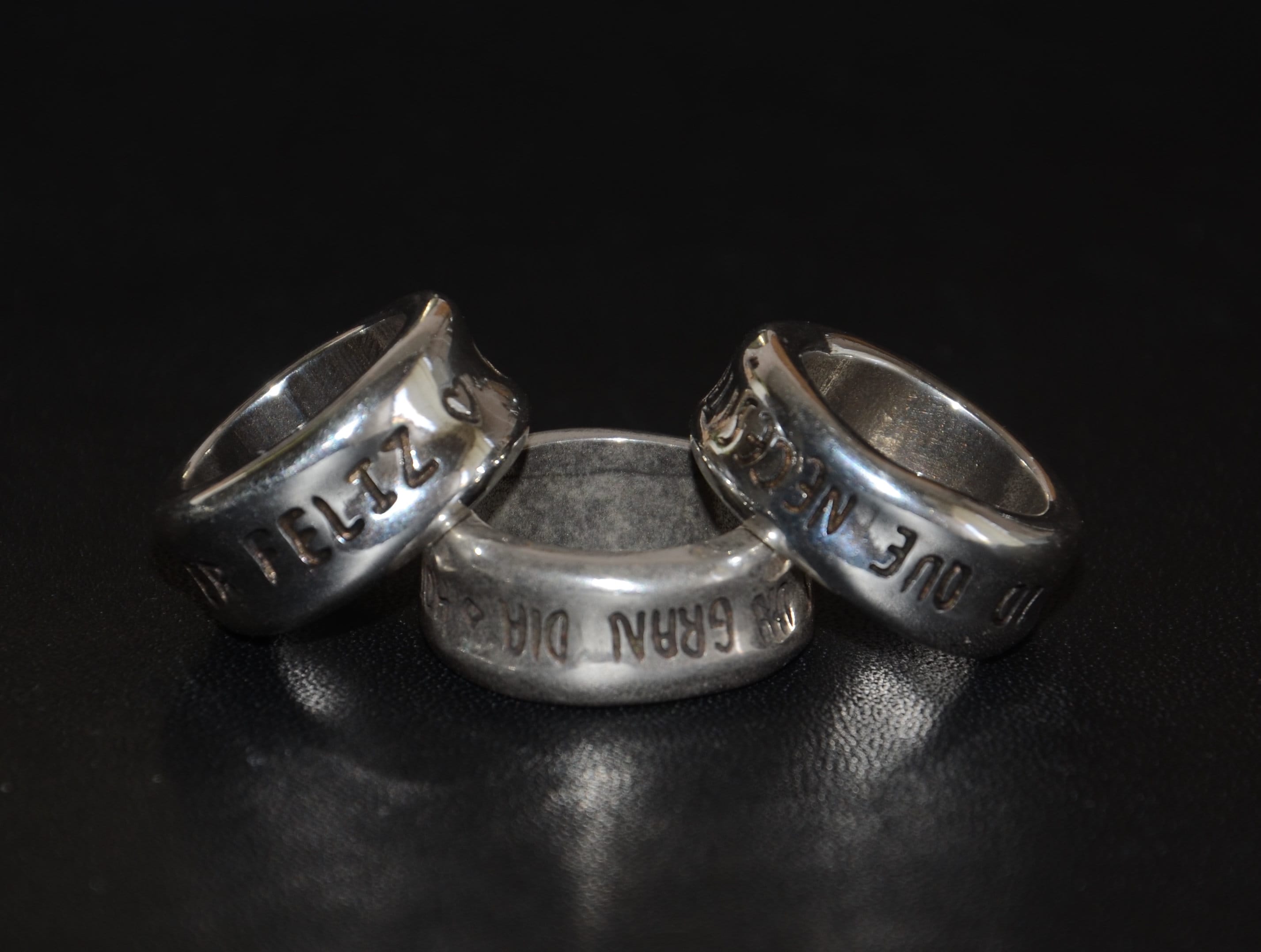 Silvering vintage ring, with writing" hoy es un gran dia"," vale la pena ser feliz"," todo lo que necesitas es amor",  good quality