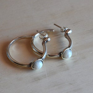 Thick silver plated zamak earrings, vintage earrings,circle decorative earrings,violet/ blue resin earrings, pierced circle earrings zdjęcie 7