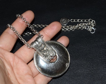 Otro accesorio necklace-vintage pendant necklace-chain necklace-good quality and nice looking.