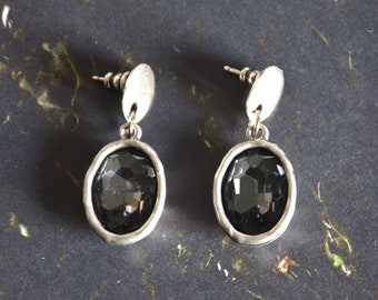 Thick silver plated zamak earrings, anti allergic earrings,grey crystal earrings,irregular olive earrings,pierced earrings,uno no de 50