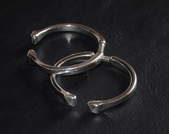 Thick silver plated bangle-minimalist style bangle-Otro accesorio- Spring bangle-high quality bangle made in Spain.