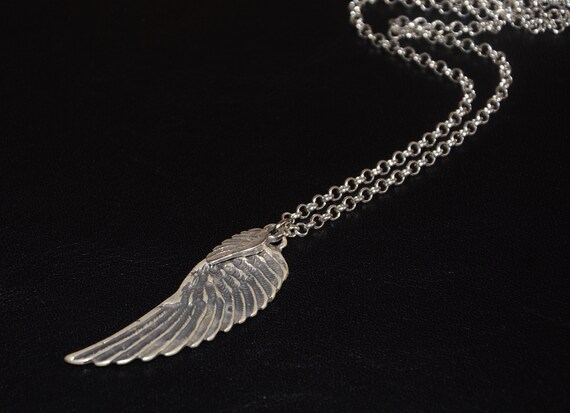 Short chain necklace-thick silver plated feather pendant necklace- otro accesorio necklace-feather necklace- chain necklace for women