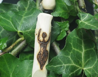 English Ivy Wood Goddess Pendant - Overcoming Challenges - Pagan, Wicca, Witchcraft, Folkmagic, Ogham Tree