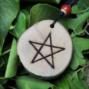 Holly Wood Pentagram Pendant - for Protection - Pagan, Wiccan, Witchcraft, pentacle, Holly King, Yule, Winter Solstice