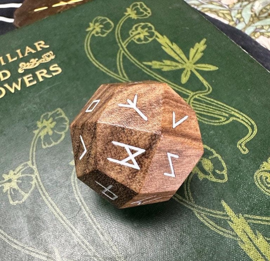 RUNA 24 Sided Elder Futhark Rune Dice – BJS Inc.