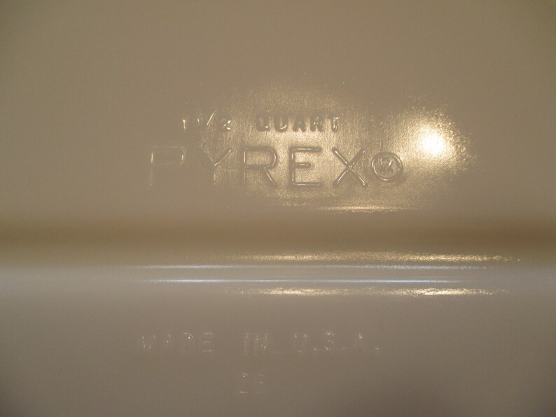 Pyrex Divided Dish in Early American Pattern 1962-1971