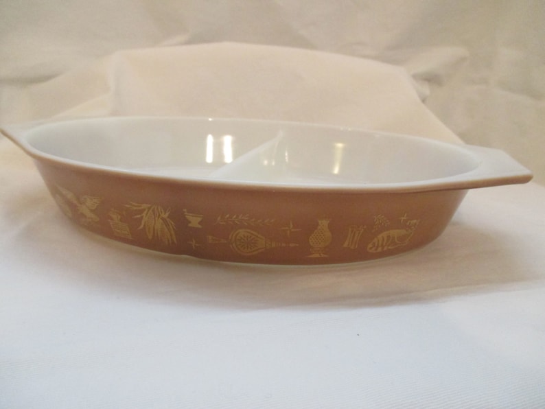 Pyrex Divided Dish in Early American Pattern 1962-1971