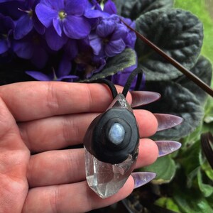 Large Quartz & Amethyst adorned amplifier