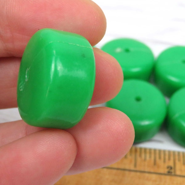 Lot de 9 billes en plastique vintage. Billes rétro. Perles vintage. Couleur verte. 20 mm