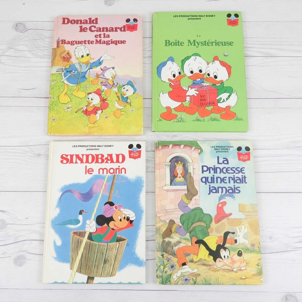 Ensemble de 4 Livres de Walt Disney. Livres reliés pour enfants en français. Édition Club Du Livre. Couverture rigide. 1970s