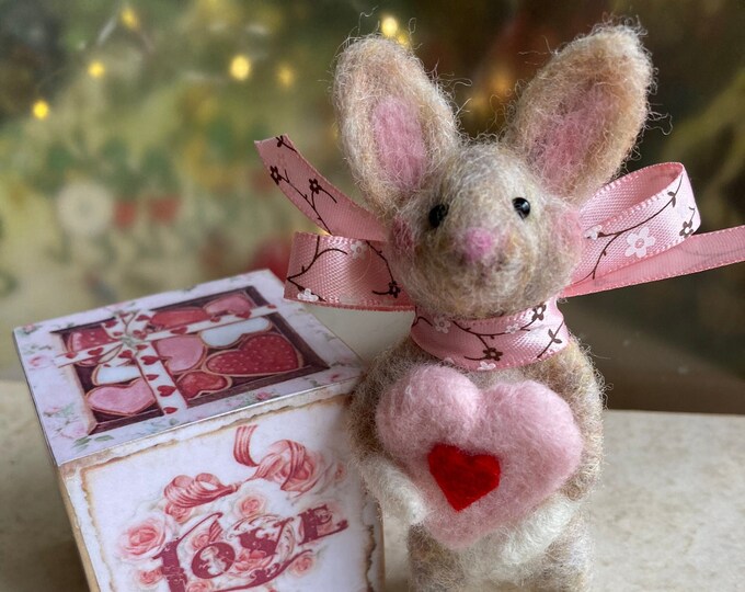 Needle Felted Wool Handmade Love Bunny Rabbit With Heart and Holiday ...