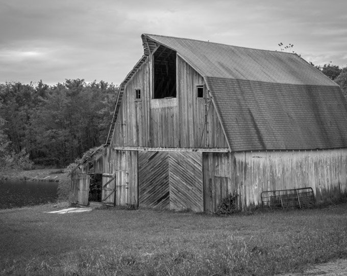 Fall Black and White Barn Photo, Country Decor, Wall Art, Old Barn Photography, Missouri Farm, Autumn Farm Decor, Country Landscape