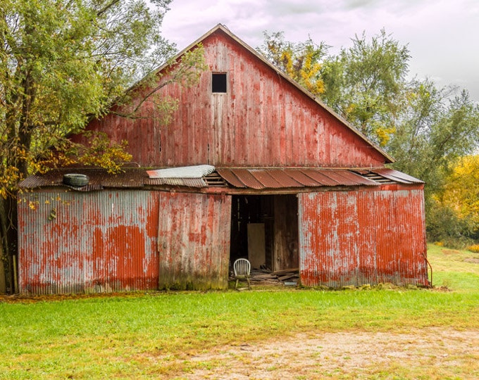 Farmer's Chair - Fall Red Barn Photo, Country Decor, Farm Art, Old Barn Photography, Missouri Farm, Autumn Farm Decor, Farm Decor, Old Decor