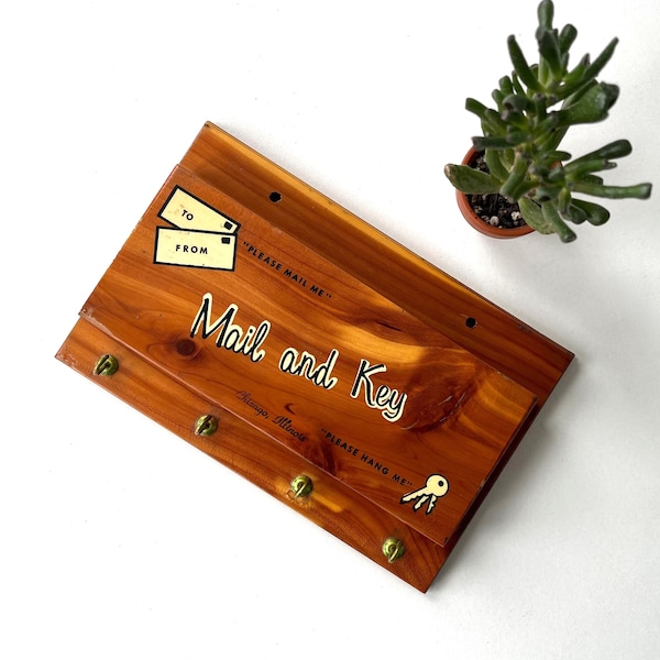 Vintage Wooden Mail And Key Holder-Souvenir Of Chicago-Wall Mount Wood Mail Holder - Entryway Key Holder - Wall Organizer