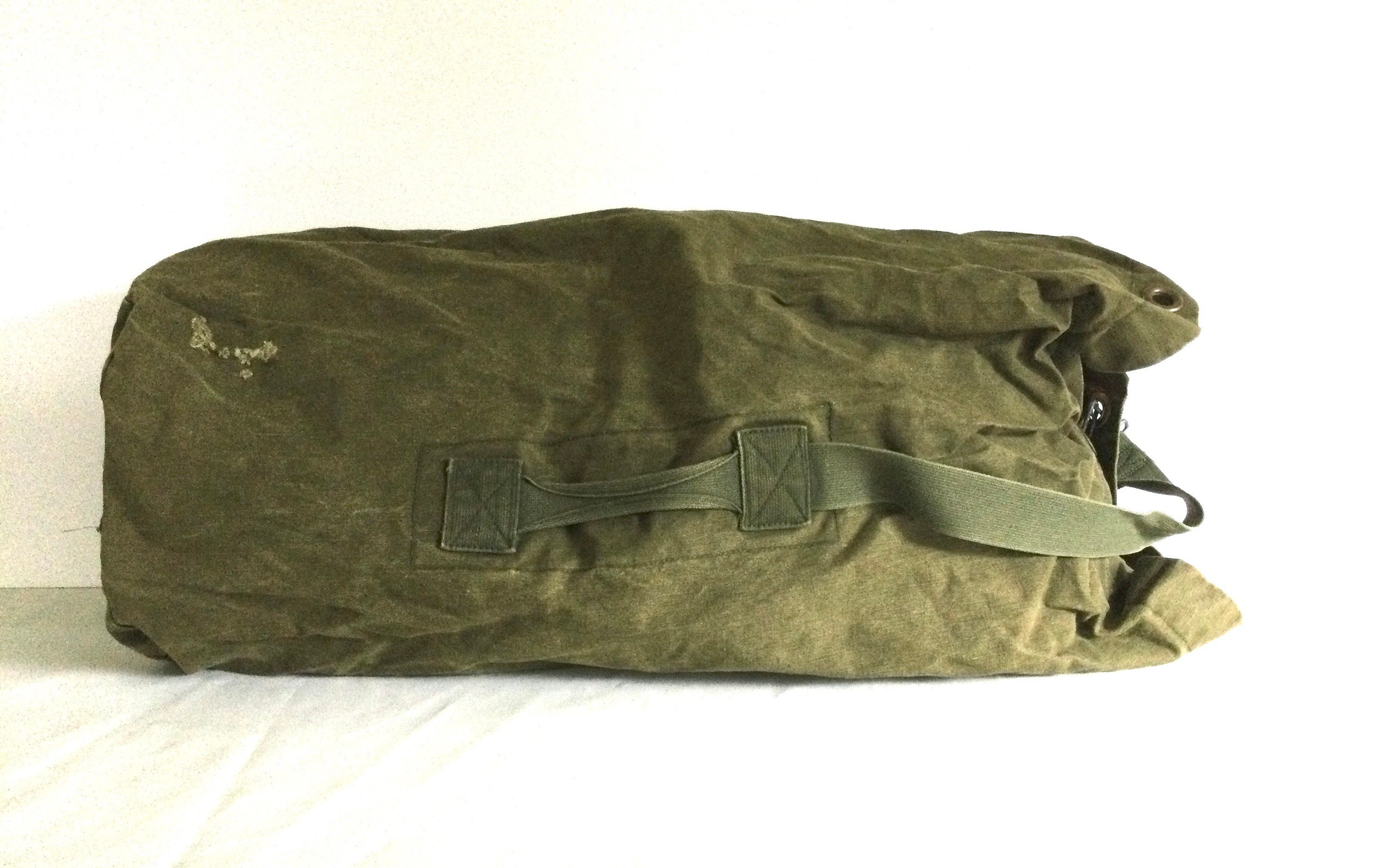 Details more than 76 military duffle bag latest - in.cdgdbentre