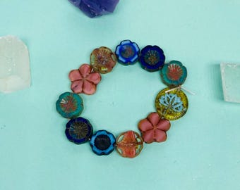 Czech glass beaded bracelet, stretch bracelet, beaded stretch bracelet, OOAK Czech glass bracelet, floral bracelet, flower beads bracelet