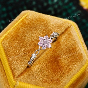 Delicate Round Cut Pink Sapphire Center,14K White Gold Female Ring,Flower Design Engagement Ring,Anniversary Ring,Vintage Gemstone Ring
