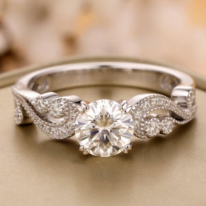 Vintage Style 1CT Brilliant Round Cut 1.0CT Moissanite Center,14K Solid Gold Engagement Ring Romantic Style Female Ring Wedding Ring Gift