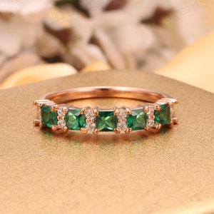 Custom Wedding Band,Vintage Emerald Band Ring,May Birthstone Ring,Square Cut Emerald Promise Ring,Stack Ring Rose Gold,Women's Bridal Ring