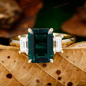 Antique 3 Stone Ring,4CT Emerald Center Engagement Ring,Retro Anniversary Ring,Baguette Moissanite Ring,Personalized Handcrafted Ring