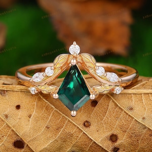 Anel de esmeralda Art Déco, corte de pipa, 6 x 9 mm, anel de noivado de esmeralda, anel de compromisso de ouro rosa, anel de folha Art Déco inspirado na natureza, presente de aniversário