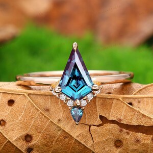 Alexandrite Ring,Kite Cut Alexandrite Engagement Promise Ring,Handcrafted Gemstone Ring,Anniversary Ring For Women,Prong Set Ring,Rose Gold