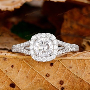 Cushion Cut 0.5-3.0CT Lab Grown Diamond Engagement Female Ring,IGI Certified Diamond Ring,Anniversary Ring For Women,Solid White Gold Ring