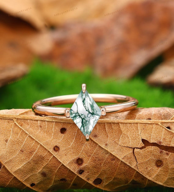 Orecchini in agata muschiata • Delicata montatura a corona in argento sterling • Pietre preziose autentiche, uniche nel loro genere • Orecchini con