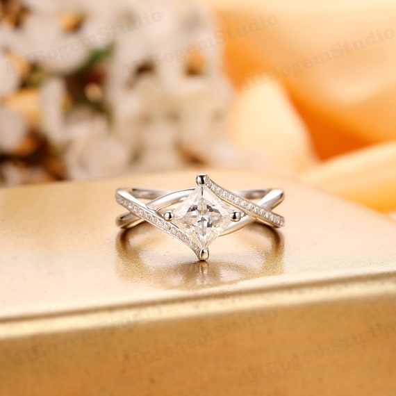 1.0 ct Brilliant Princess Cut Designer Yellow Moissanite Ideal VVS1 Solitai 1 Ct Brilliant Princess Cut Clear Simulated Diamond 14K White Gold