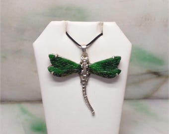 Colgante de libélula de jade verde