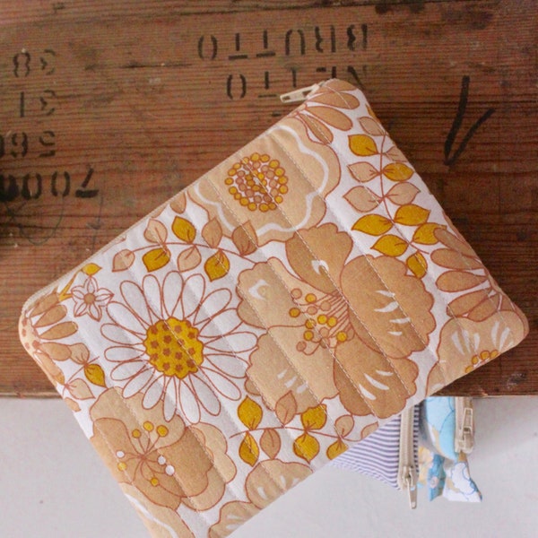 Pochette matelassé tissu vintage upcyclé