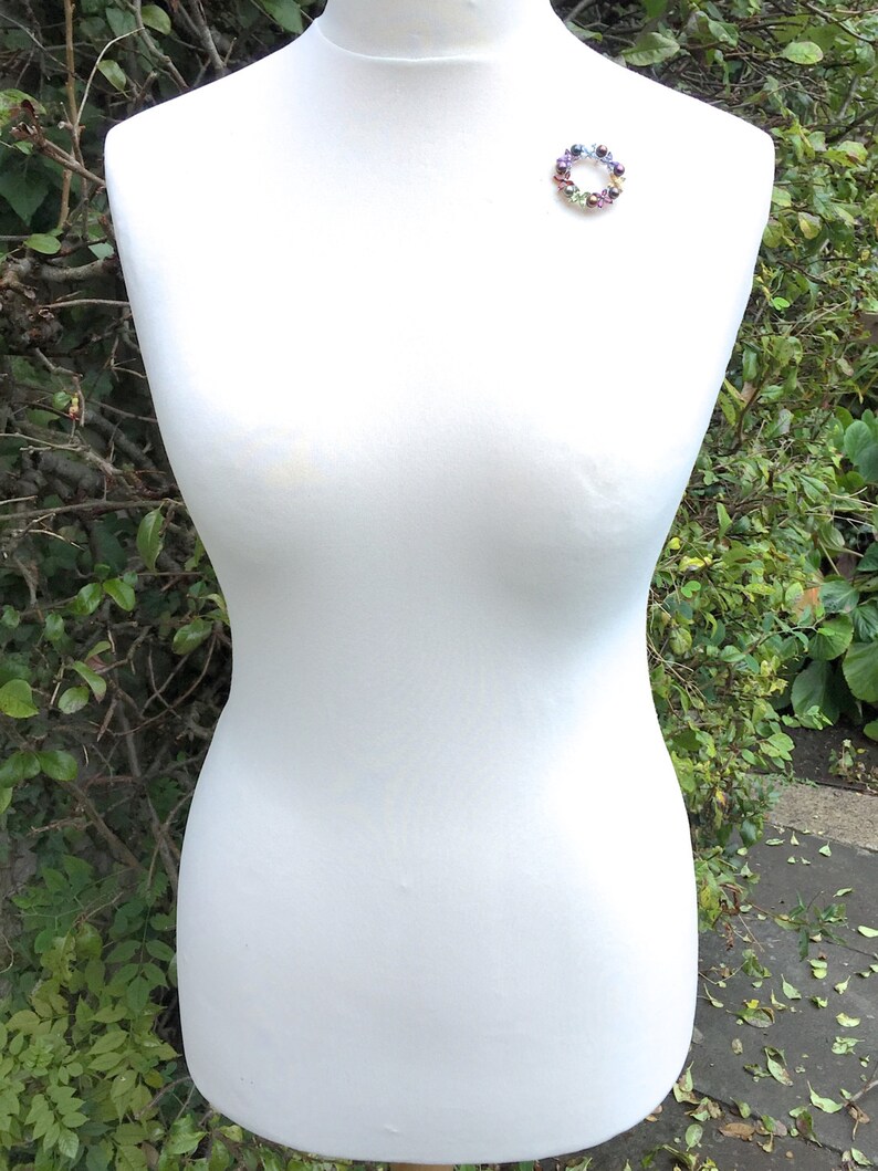 Edwardian Mrs Wallis Simpson White Gold Vermeil Sapphire /& Black Freshwater Pearls Retro Floral Wreath Circular Brooch Truly Venusian