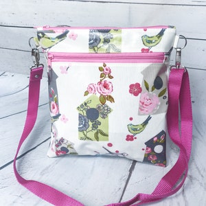 Oilcloth crossbody bag, birds print wet bag, waterproof messanger bag, zipper  bag, pink and white shoulder bag , everyday bag, handmade bag