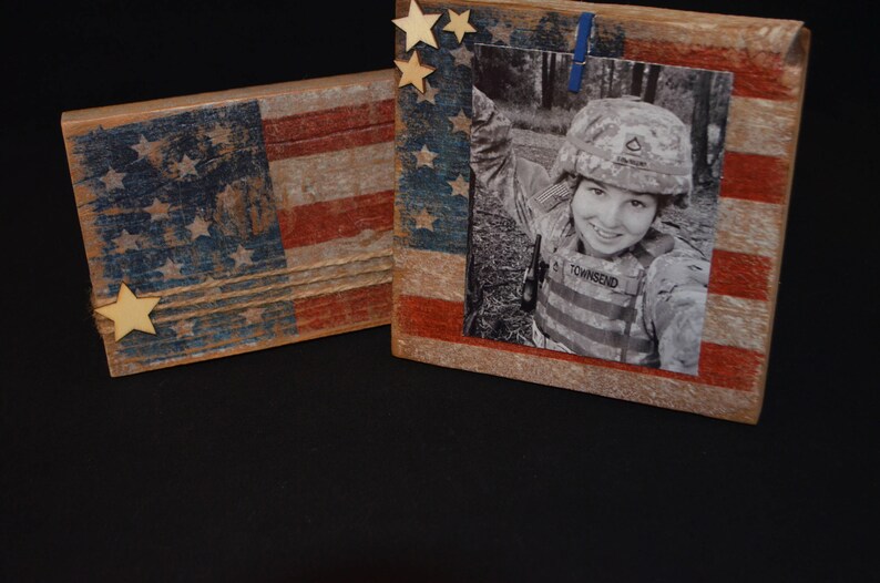 Here are some DIY recycled 4th of July crafts for you to make and enjoy. These crafts feature things you can recycle, which saves you money. It also makes them more unique and fun! This rustic American flag frame will be one of your favorites! 